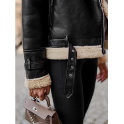 Naisten musta nahkatakki turkiksella Elen