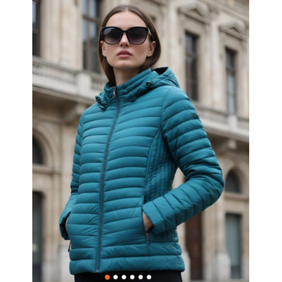 Moteriška žalios spalvos striukė Marsi Striukės