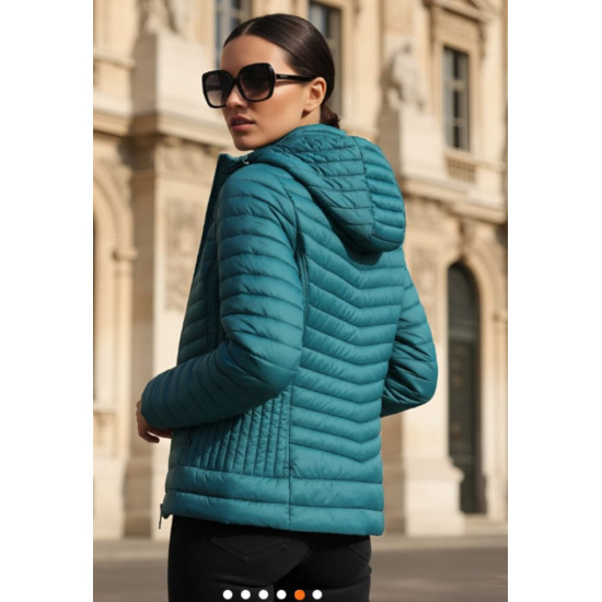 Moteriška žalios spalvos striukė Marsi Striukės