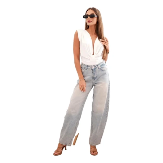 Moteriška palaidinė baltos spalvos su gilia iškirpte Ana 31616