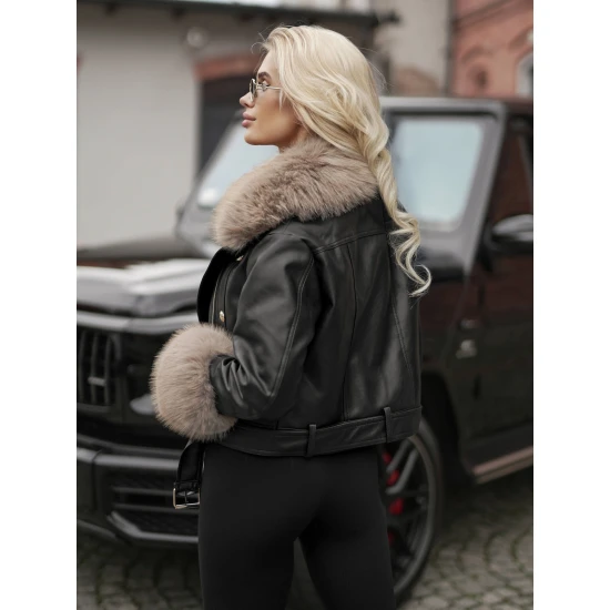 Moteriška odinė juodos spalvos striukė su rusvu kailiuku Elis Striukės