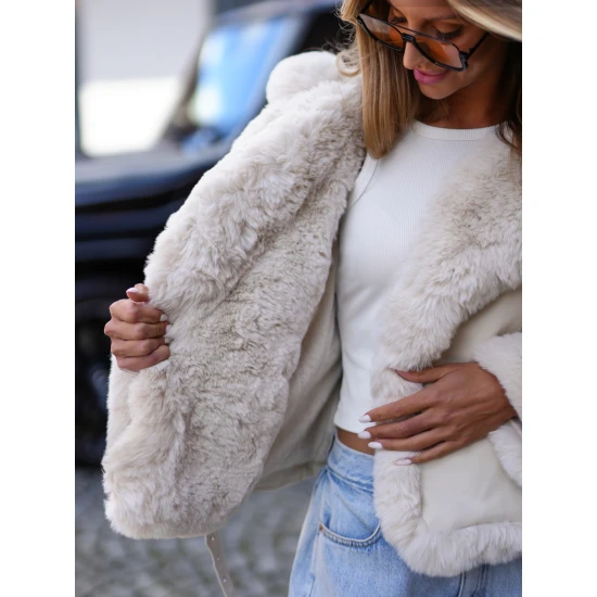 Moteriška balta striukė su kailiu Nikol