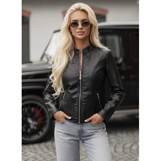 Moteriška juoda odinė striukė Emeli Striukės