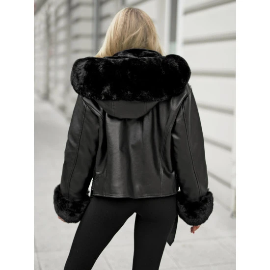 Moteriška juoda striukė su juodu kailiu Nikol Striukės