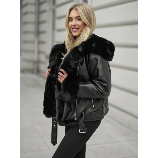 Moteriška juoda striukė su juodu kailiu Nikol Striukės