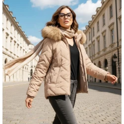 Moteriška rusva žieminė striukė su gobtuvu Levi