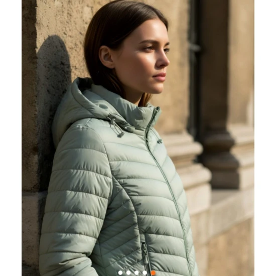 Moteriška žalios spalvos striukė su gobtuvu Enit Moteriškos striukės