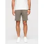 Carl-merkkiset miesten khaki-shortsit