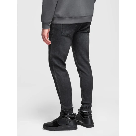 Vyriški juodi džinsai  su raišteliu juosmenyje Patrick Kelnės