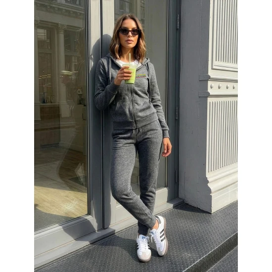 Moteriškas tamsiai pilkas komplektas Lietuva Moteriški komplektai