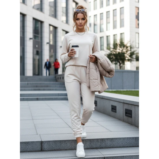 Moteriškas šviesiai rusvas komplektas Milian Moteriški komplektai