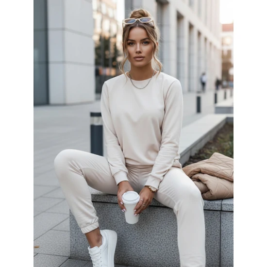 Moteriškas šviesiai rusvas komplektas Milian Moteriški komplektai