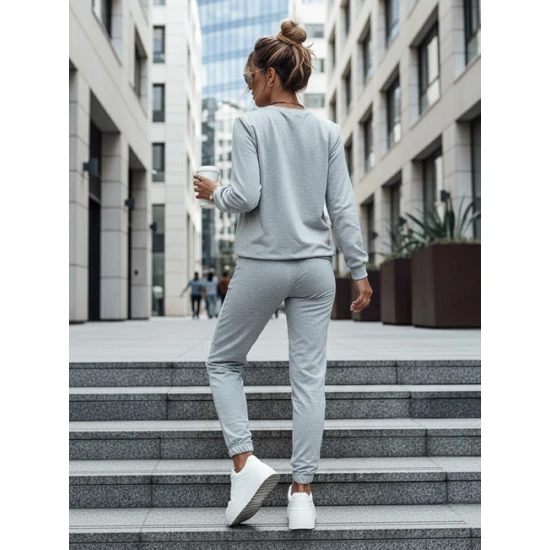 Moteriškas šviesiai pilkas komplektas Milian Moteriški komplektai