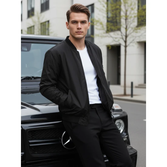 Vyriška juodos spalvos striukė 