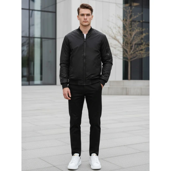 Vyriška juodos spalvos striukė 