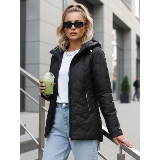 Moteriška dygsniuota juoda striukė Almi Moteriškos striukės