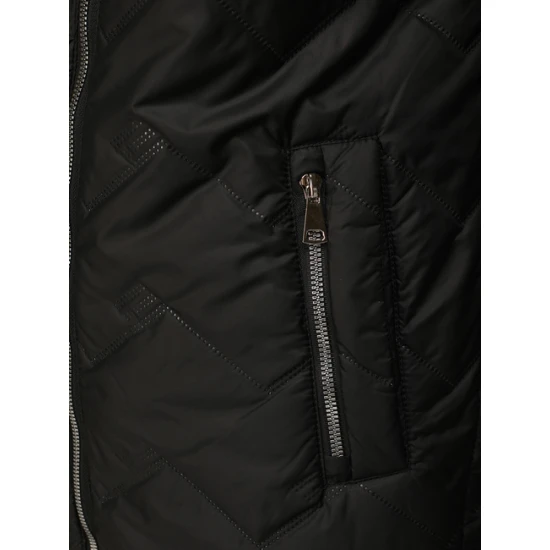 Moteriška dygsniuota juoda striukė Almi Moteriškos striukės