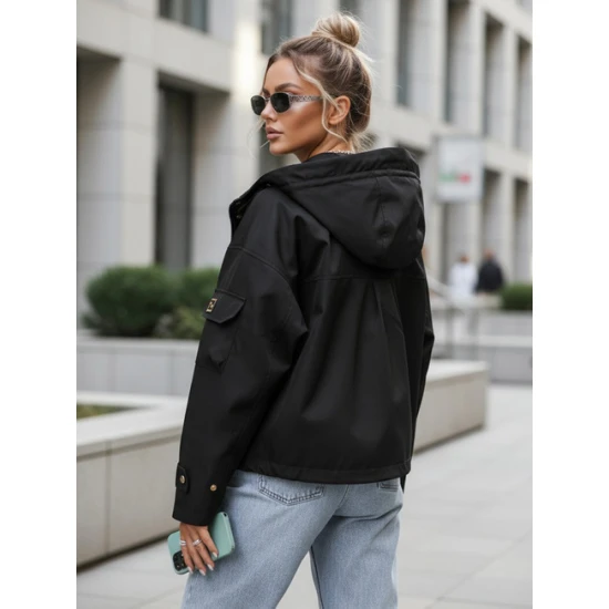 Moteriška pereinamojo sezono juoda striukė Enit Moteriškos striukės