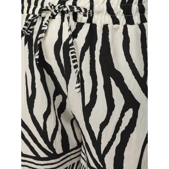 Moteriški juodi/balti šortai Zebra