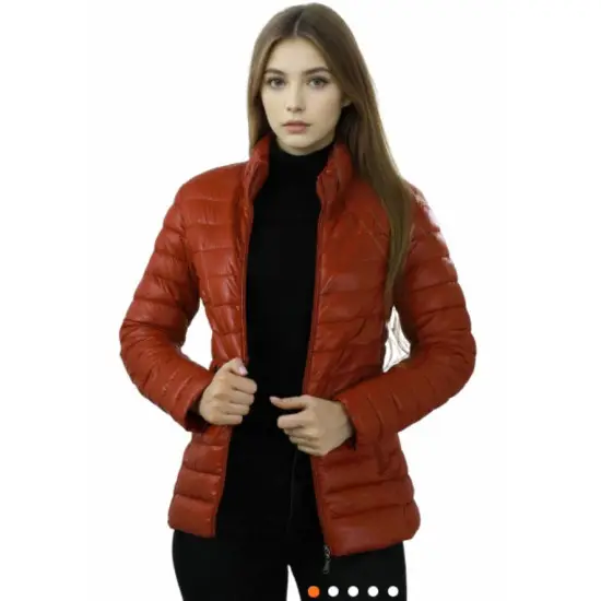 Moteriška bordo spalvos striukė Tina
