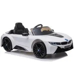 Baltas elektrinis automobilis BMW I8