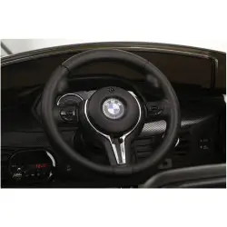 BMW X6 raudonas elektrinis automobilis