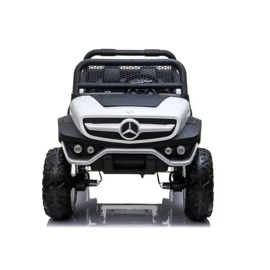 Baltas Mercedes akumuliatorinis automobilis Automobiliai