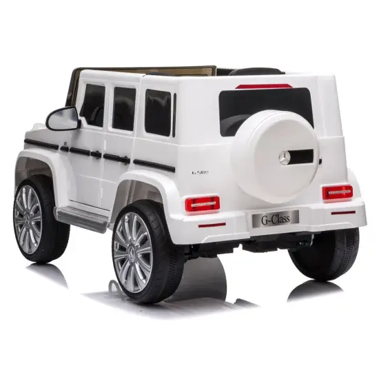 Akumuliatorinis baltas automobilis Mercedes G500