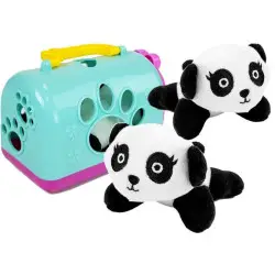 Mažoji panda su transportavimo krepšiu
