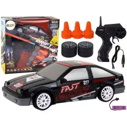 Nuotoliniu būdu valdomas sportinis automobilis R/C 1:24 Juodi keičiami ratai