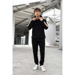 Juodas vyriškas komplektas su balta juostele Core